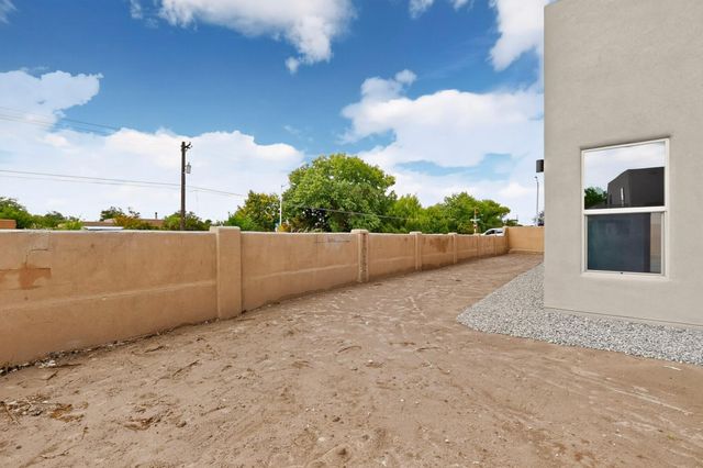 335 Manuel Sanchez Place SW, Albuquerque, NM 87105