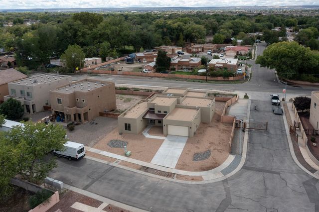 335 Manuel Sanchez Place SW, Albuquerque, NM 87105