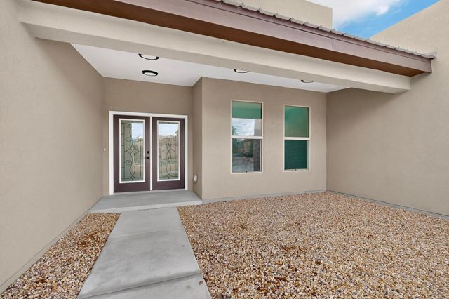 335 Manuel Sanchez Place SW, Albuquerque, NM 87105
