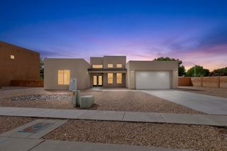 335 Manuel Sanchez Place SW, Albuquerque, NM 87105