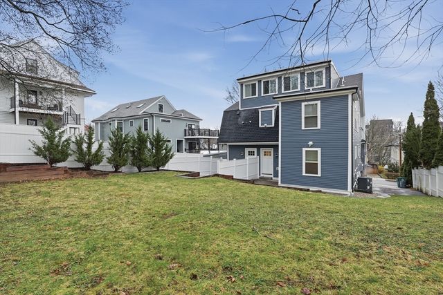 11 Ricker Ter 1, Newton, MA 02458