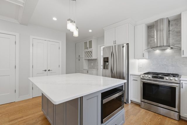 11 Ricker Ter 1, Newton, MA 02458