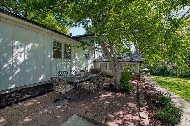 9315 Hardy Drive, Overland Park, KS 66212