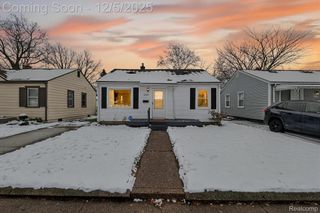 1004 E Otis Avenue, Hazel Park, MI 48030