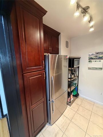 86-10 151 Avenue 6N, Howard Beach, NY 11414