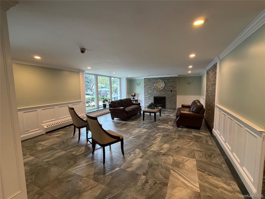 86-10 151 Avenue 6N, Howard Beach, NY 11414 — photo 2
