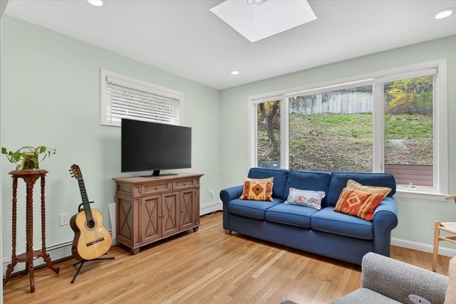 76 Goodnough Rd, Brookline, MA 02467