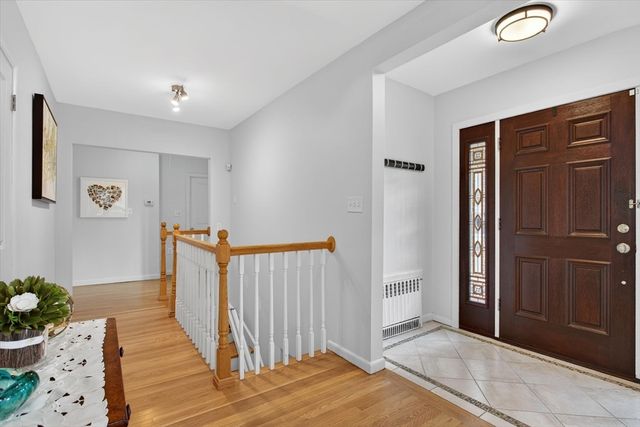 76 Goodnough Rd, Brookline, MA 02467