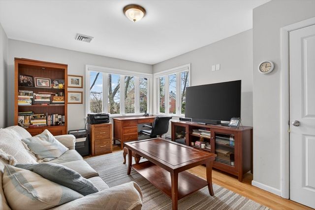 76 Goodnough Rd, Brookline, MA 02467