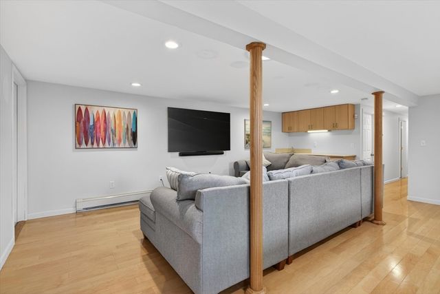 76 Goodnough Rd, Brookline, MA 02467