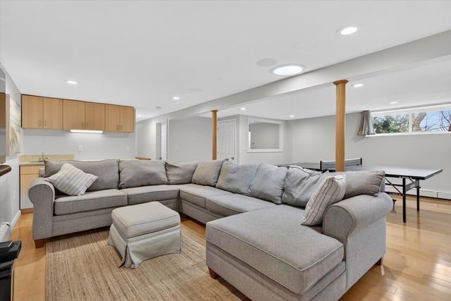 76 Goodnough Rd, Brookline, MA 02467