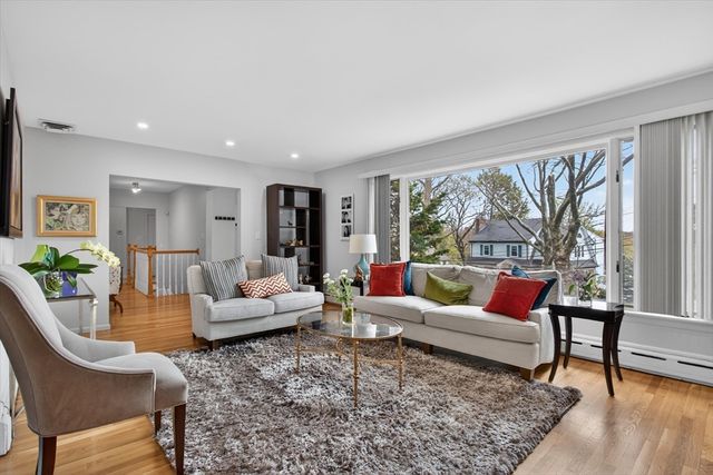 76 Goodnough Rd, Brookline, MA 02467