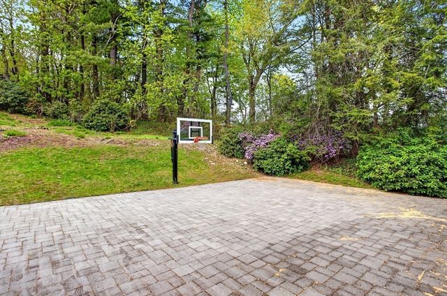 76 Goodnough Rd, Brookline, MA 02467