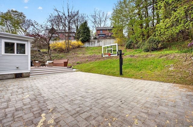 76 Goodnough Rd, Brookline, MA 02467