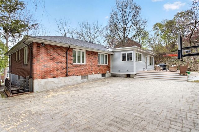 76 Goodnough Rd, Brookline, MA 02467
