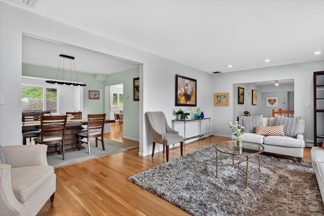 76 Goodnough Rd, Brookline, MA 02467