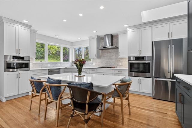 76 Goodnough Rd, Brookline, MA 02467