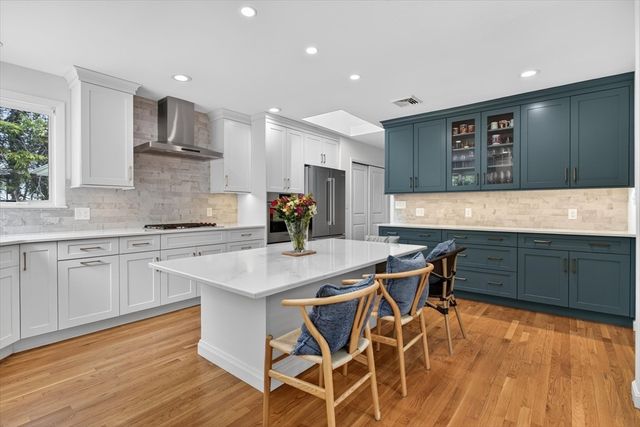 76 Goodnough Rd, Brookline, MA 02467