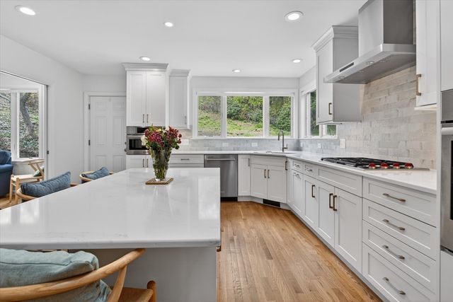 76 Goodnough Rd, Brookline, MA 02467