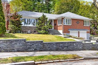 76 Goodnough Rd, Brookline, MA 02467