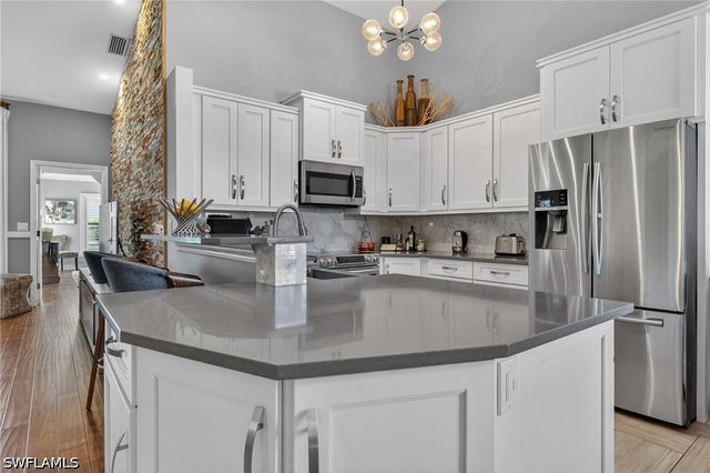 2540 Aspen Creek LN 201, Naples, FL 34119