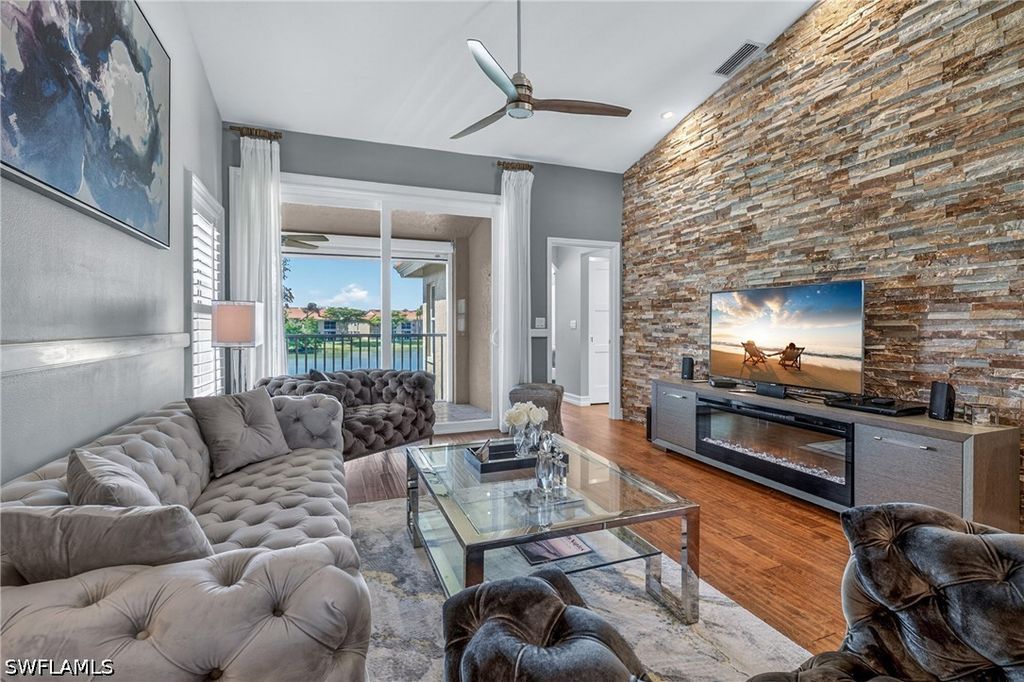 2540 Aspen Creek LN 201, Naples, FL 34119