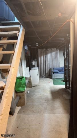 14 Cross St, Dover Town, NJ 07801