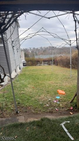 14 Cross St, Dover Town, NJ 07801