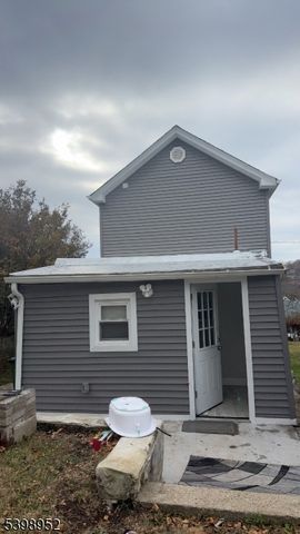 14 Cross St, Dover Town, NJ 07801