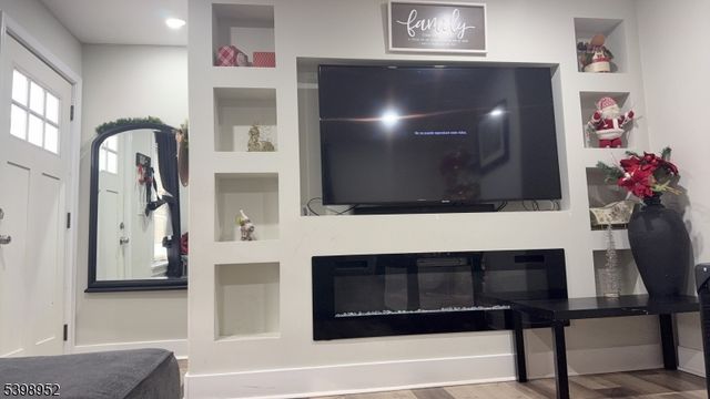 14 Cross St, Dover Town, NJ 07801