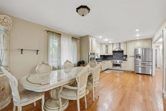 21 Sequoia Road, Hawthorn Woods, IL 60047