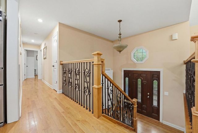 21 Sequoia Road, Hawthorn Woods, IL 60047