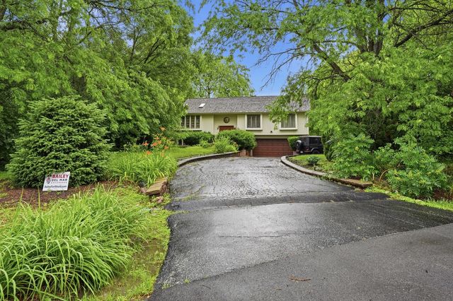 21 Sequoia Road, Hawthorn Woods, IL 60047