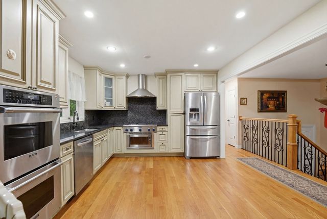 21 Sequoia Road, Hawthorn Woods, IL 60047