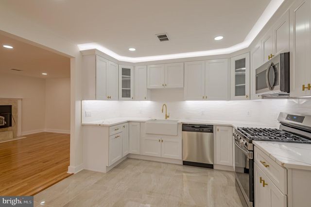 104 HOPEWELL RD, Marlton, NJ 08053