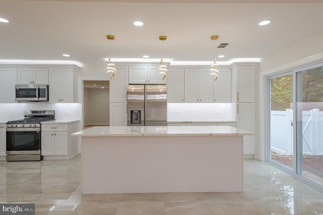 104 HOPEWELL RD, Marlton, NJ 08053