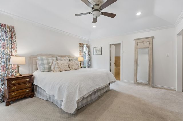 3827 N Versailles Avenue, Dallas, TX 75209