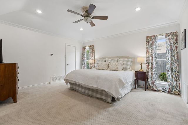 3827 N Versailles Avenue, Dallas, TX 75209