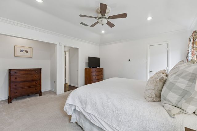 3827 N Versailles Avenue, Dallas, TX 75209