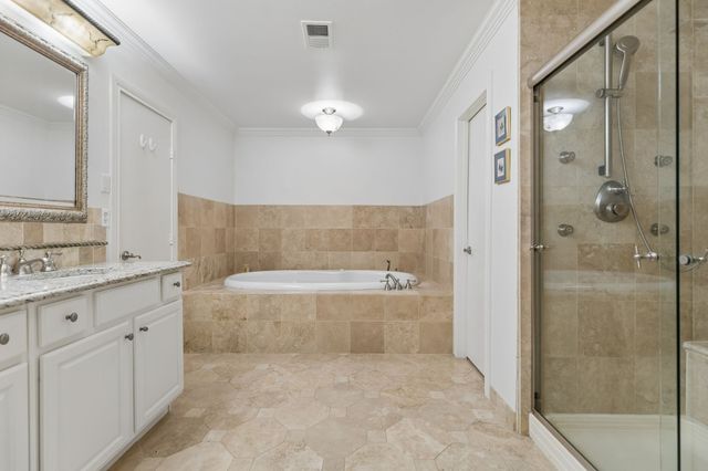 3827 N Versailles Avenue, Dallas, TX 75209