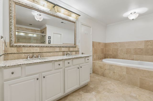 3827 N Versailles Avenue, Dallas, TX 75209