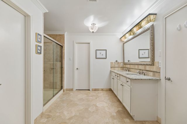 3827 N Versailles Avenue, Dallas, TX 75209