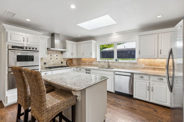 3827 N Versailles Avenue, Dallas, TX 75209