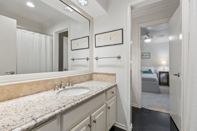 3827 N Versailles Avenue, Dallas, TX 75209