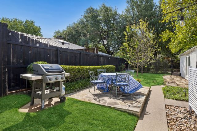 3827 N Versailles Avenue, Dallas, TX 75209