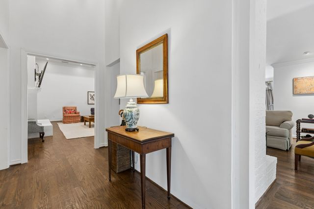 3827 N Versailles Avenue, Dallas, TX 75209