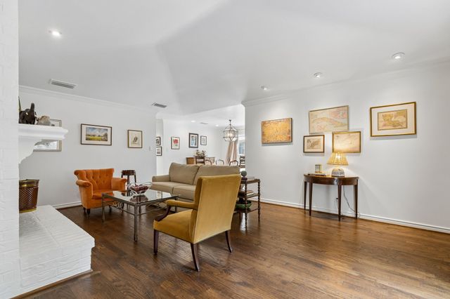 3827 N Versailles Avenue, Dallas, TX 75209