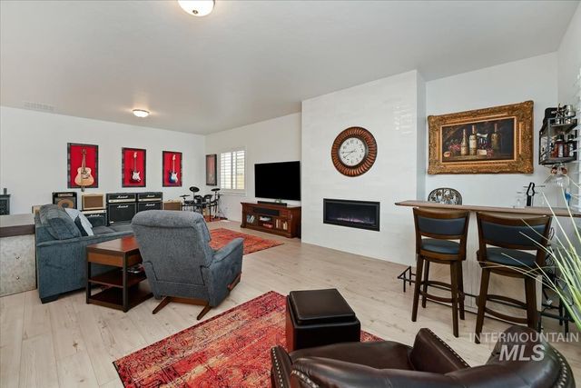 1368 N Leatherwood Ave, Star, ID 83669