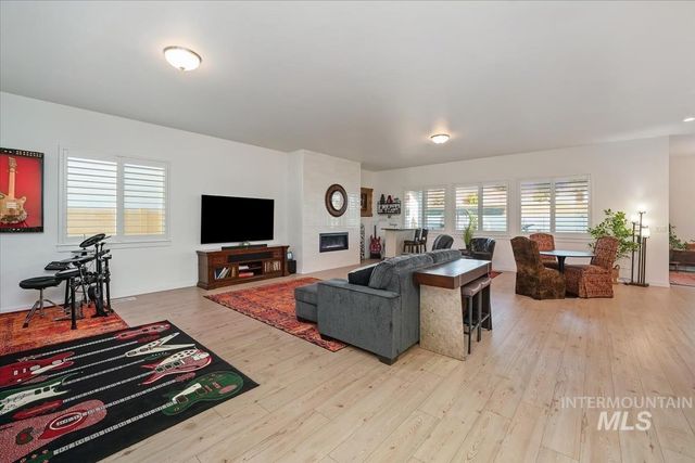 1368 N Leatherwood Ave, Star, ID 83669
