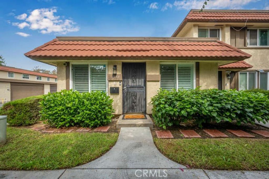 2697 W Parkside Lane, Anaheim, CA 92801